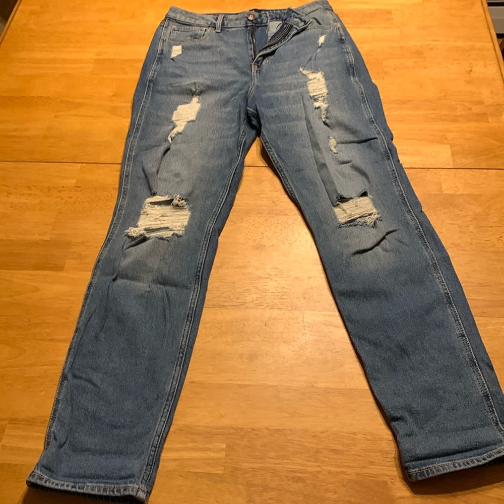 Hollister ultra high rise mom jean. 7r